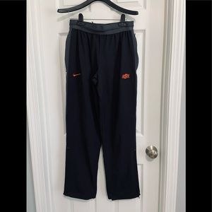 BNWT MEN'S NIKE OKLAHOMA STATE COWBOYS ATHLETIC PANTS BLACK US SIZE SMALL (S)